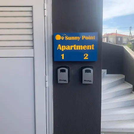 Sunny Point 아파트